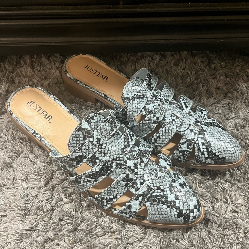 JustFab Eliza Snakeskin Sandel Size 8